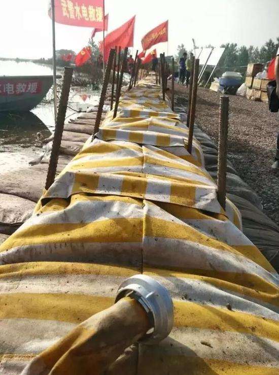 折疊堵水墻實(shí)施過(guò)程都有哪些步驟？