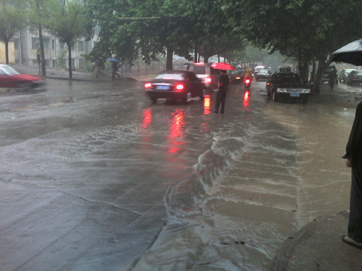 近日陰雨天氣連續(xù)降雨，防汛物資儲備如何保障供電安全